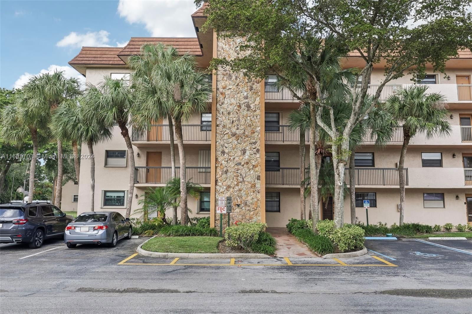 Real estate property located at 4960 Sabal Palm Blvd #201, Broward, LAKES OF CARRIAGE HILLS, Tamarac, FL