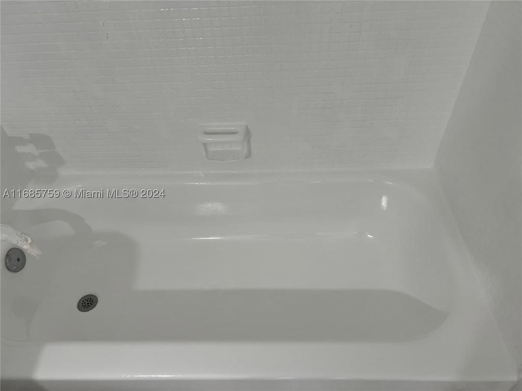 Real estate property located at 498 165th St Rd D-607, Miami-dade, Montecarlo Condo, Miami, FL