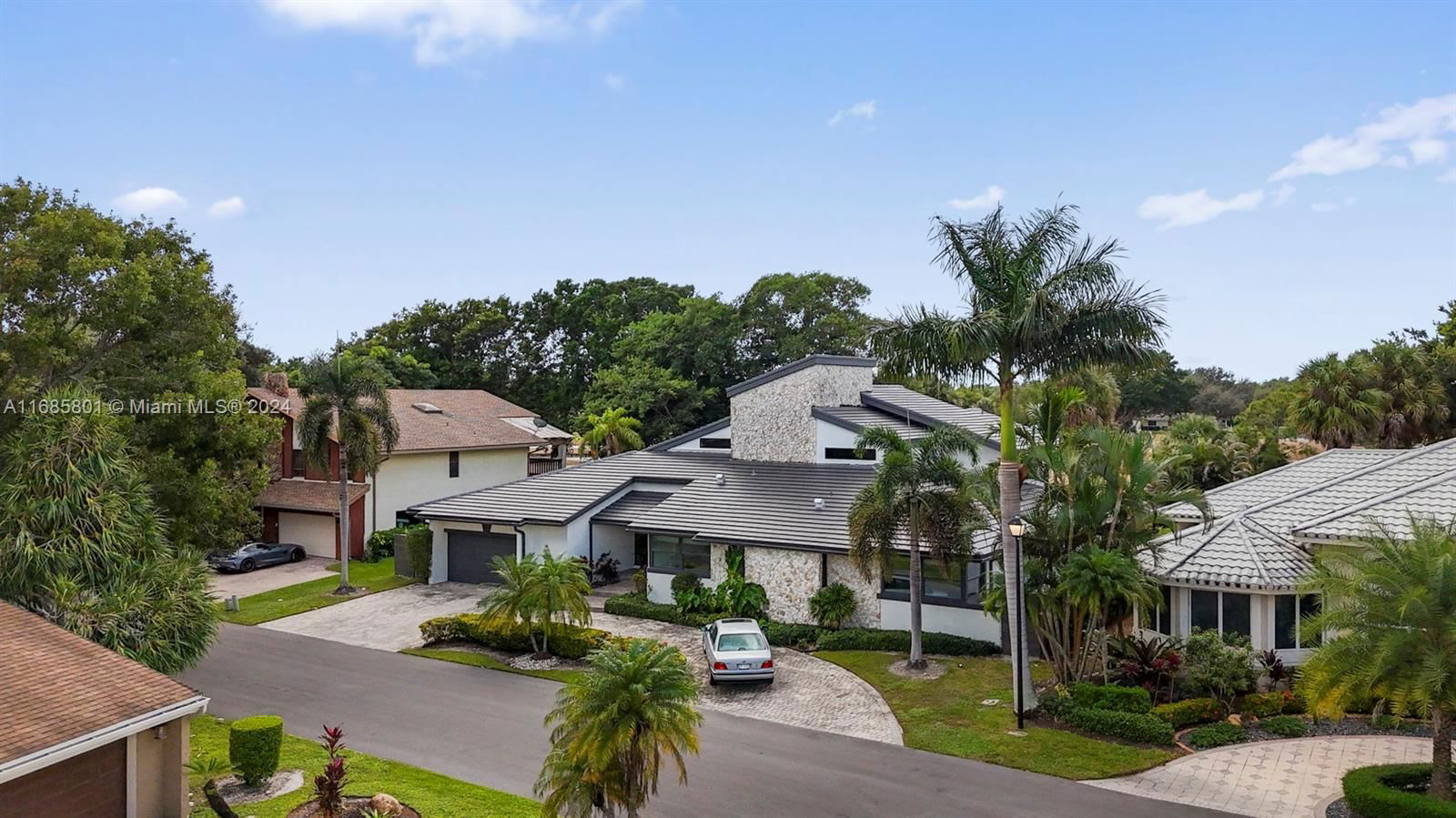 Real estate property located at 853 Coco Plum Cir, Broward, JACARANDA AREA 9, Plantation, FL