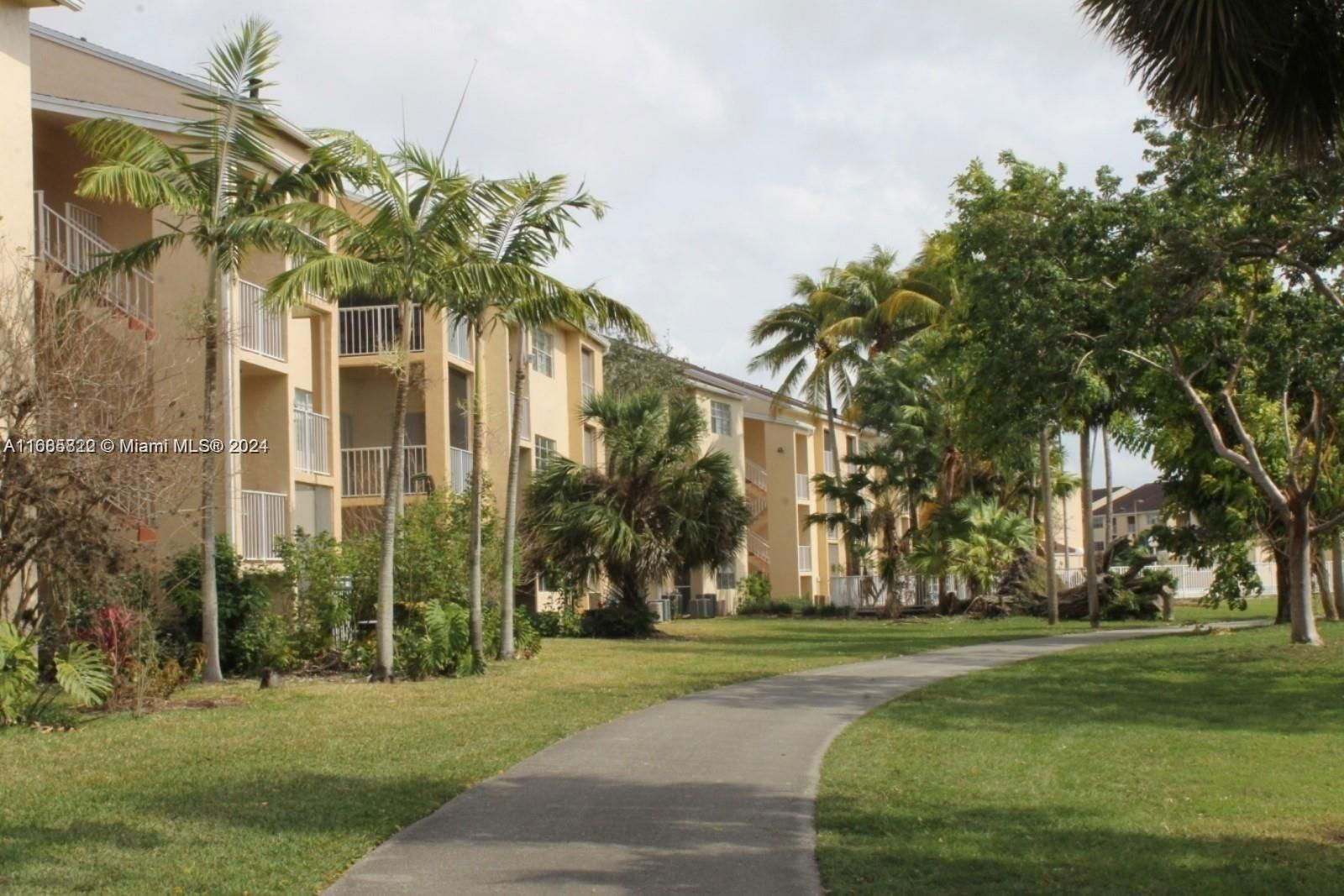 Real estate property located at 15340 106th Ter #821, Miami-Dade, HAMMOCKS TRAILS CONDO, Miami, FL