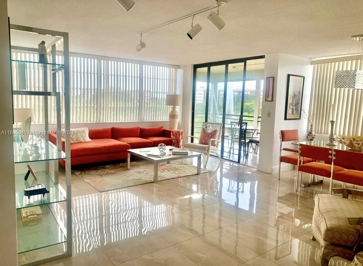 Real estate property located at 1400 SAINT CHARLES #520, Broward, ARBOR, Pembroke Pines, FL