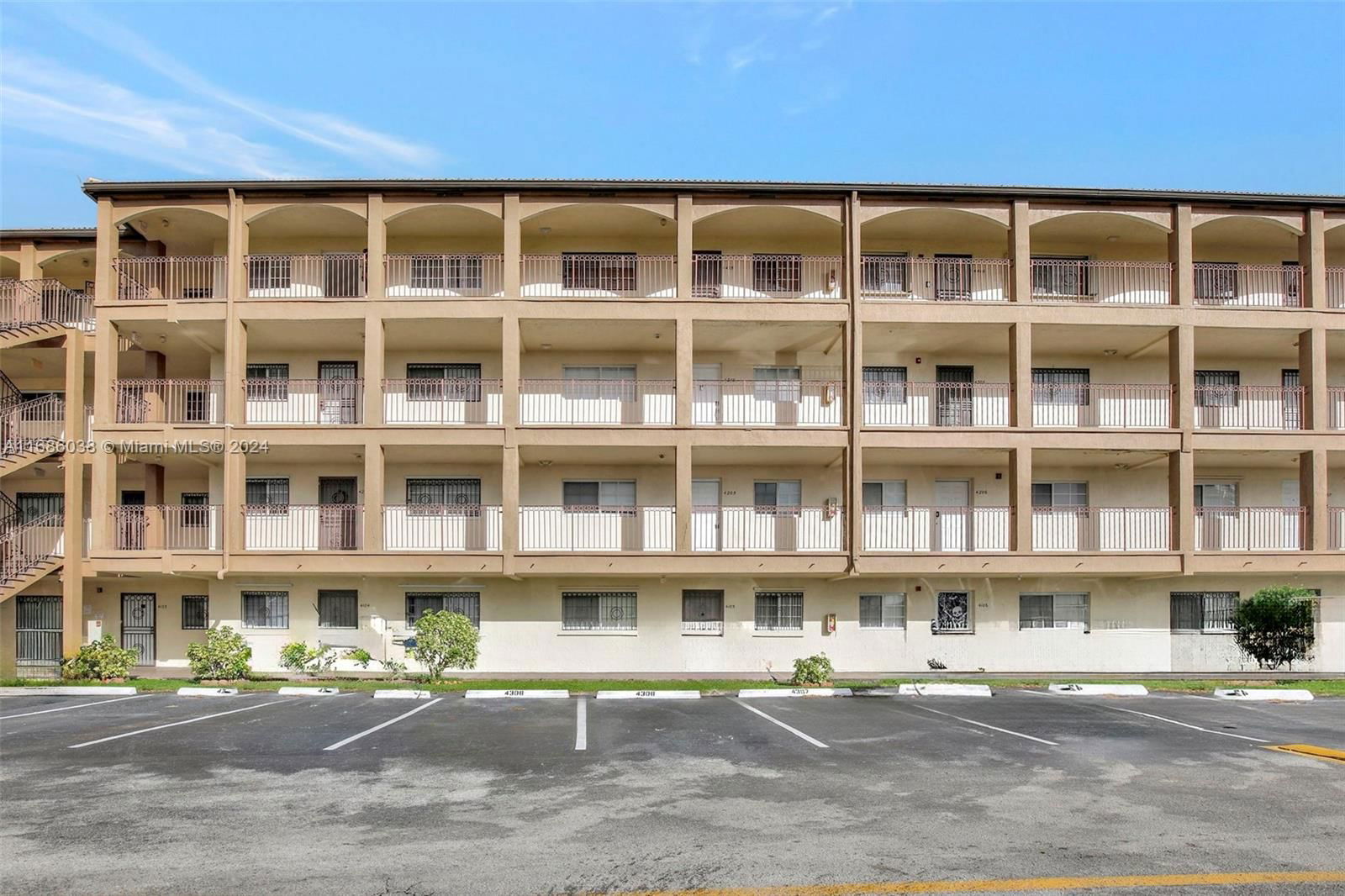 Real estate property located at 8851 119th St #4205, Miami-Dade, GRAND VISTA CONDO, Hialeah Gardens, FL