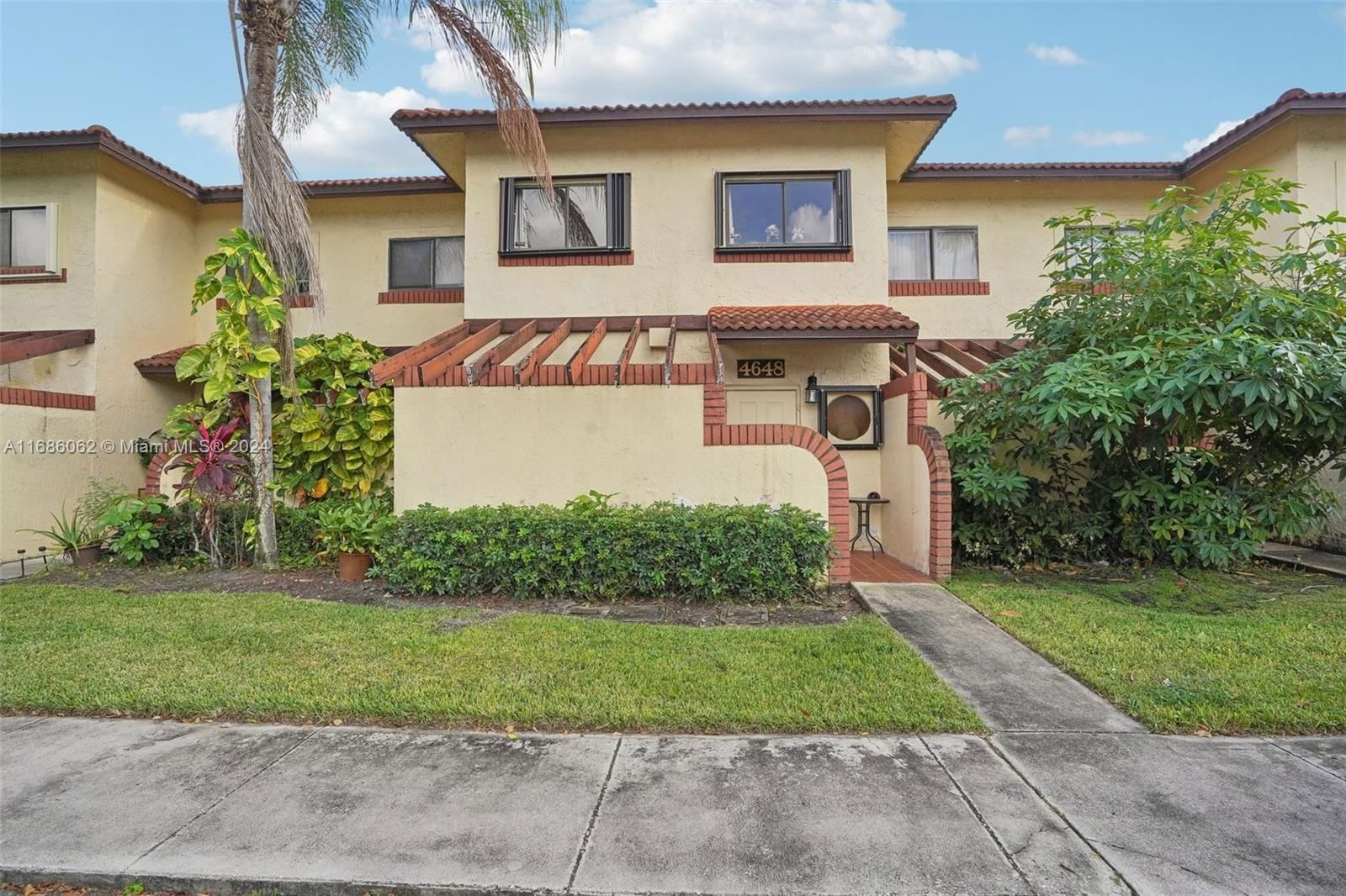 Real estate property located at 4648 90th Ave #4648, Broward, SPRINGTREE LAKES, Sunrise, FL