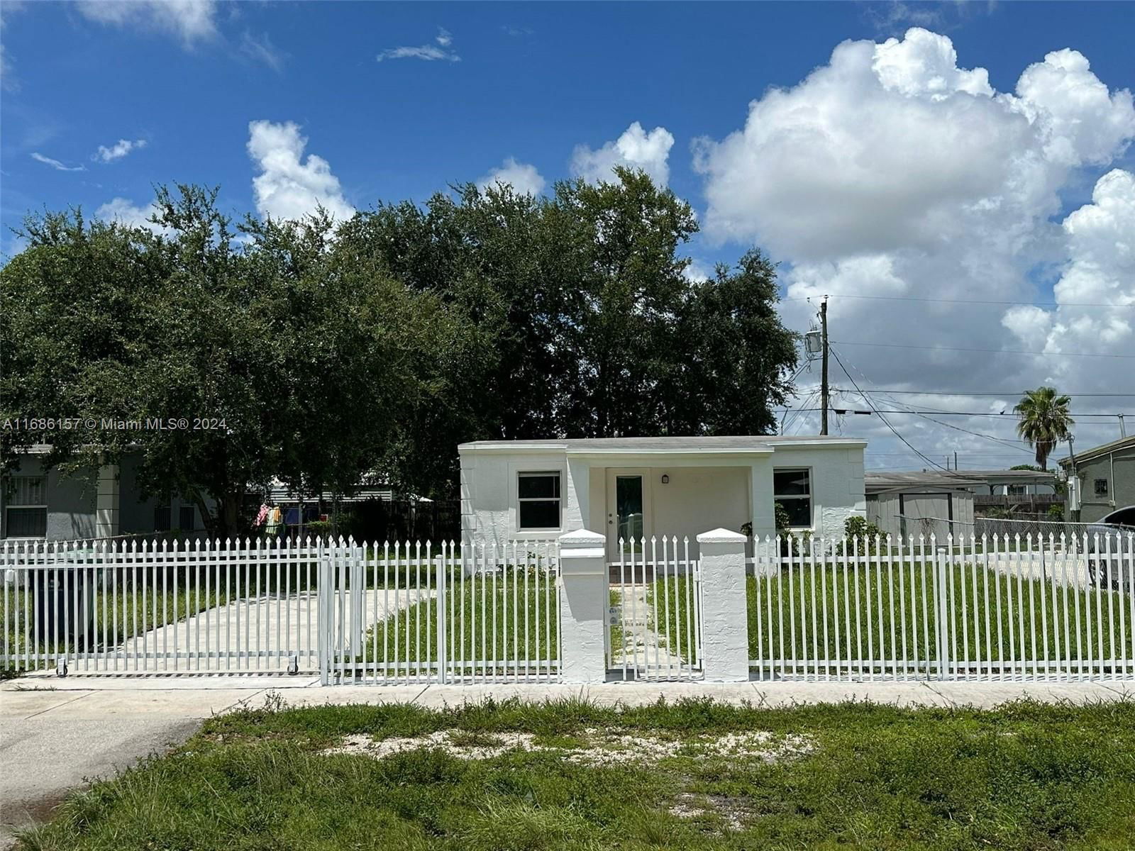 Real estate property located at 2381 Rutland St, Miami-Dade, MAGNOLIA GARDENS CONSOLID, Opa-Locka, FL