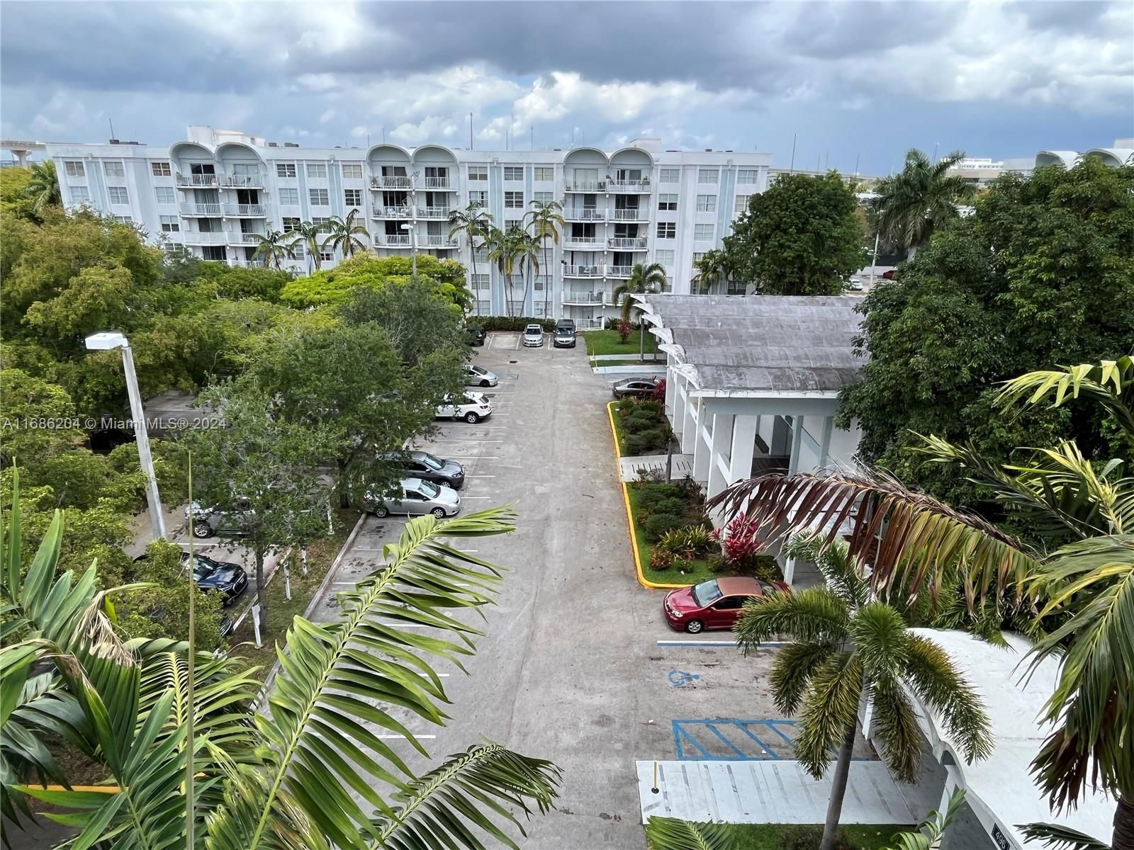 Real estate property located at 496 165th St Rd D-612, Miami-Dade, MONTECARLO CONDO, Miami, FL