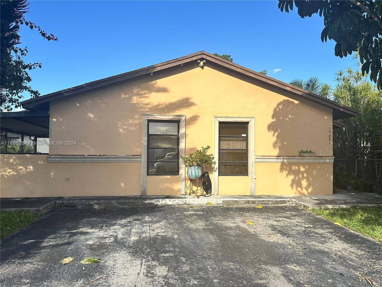 Real estate property located at 13851 44th Ter, Miami-Dade, BENT TREE SEC 3, Miami, FL