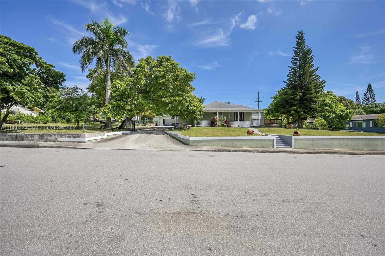 Real estate property located at 830 Ridge St, Palm Beach, RIDGE PARK, Lake Worth, FL