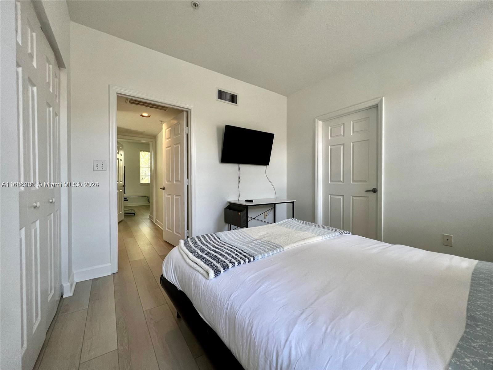 Real estate property located at 2065 Ocean Dr TH1, Broward, 2080 Ocean Drive Condo, Hallandale Beach, FL
