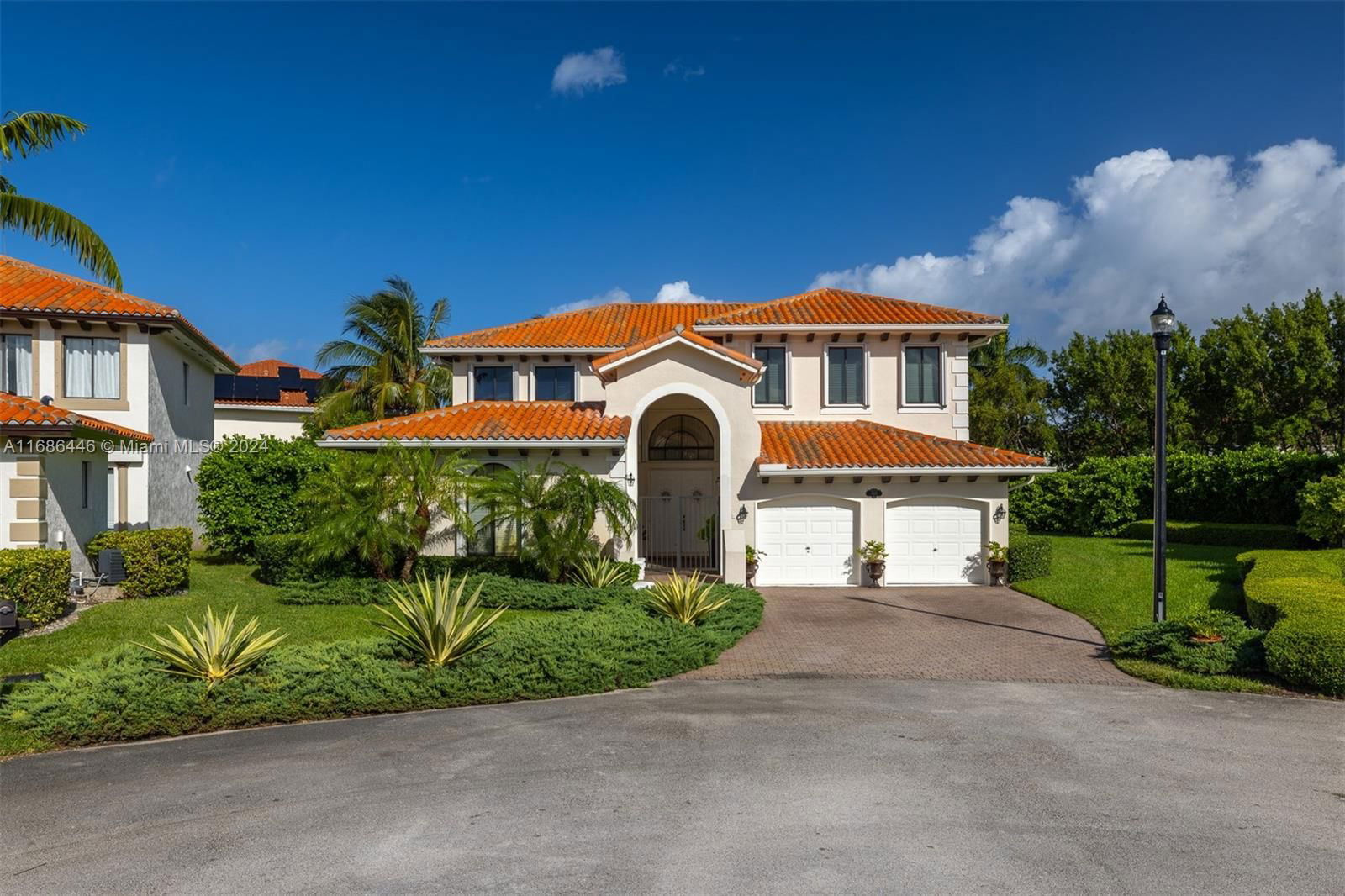 Real estate property located at 7615 193rd Ln, Miami-Dade, CUTLER CAY, Cutler Bay, FL