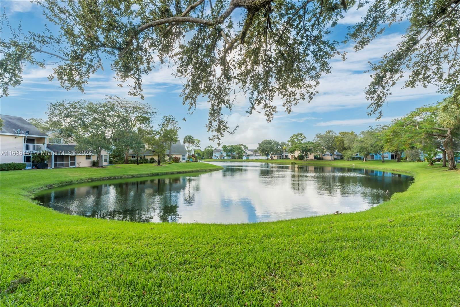 Real estate property located at 2056 Champions Way, Broward, ROCK ISLAND LAND CORP, North Lauderdale, FL