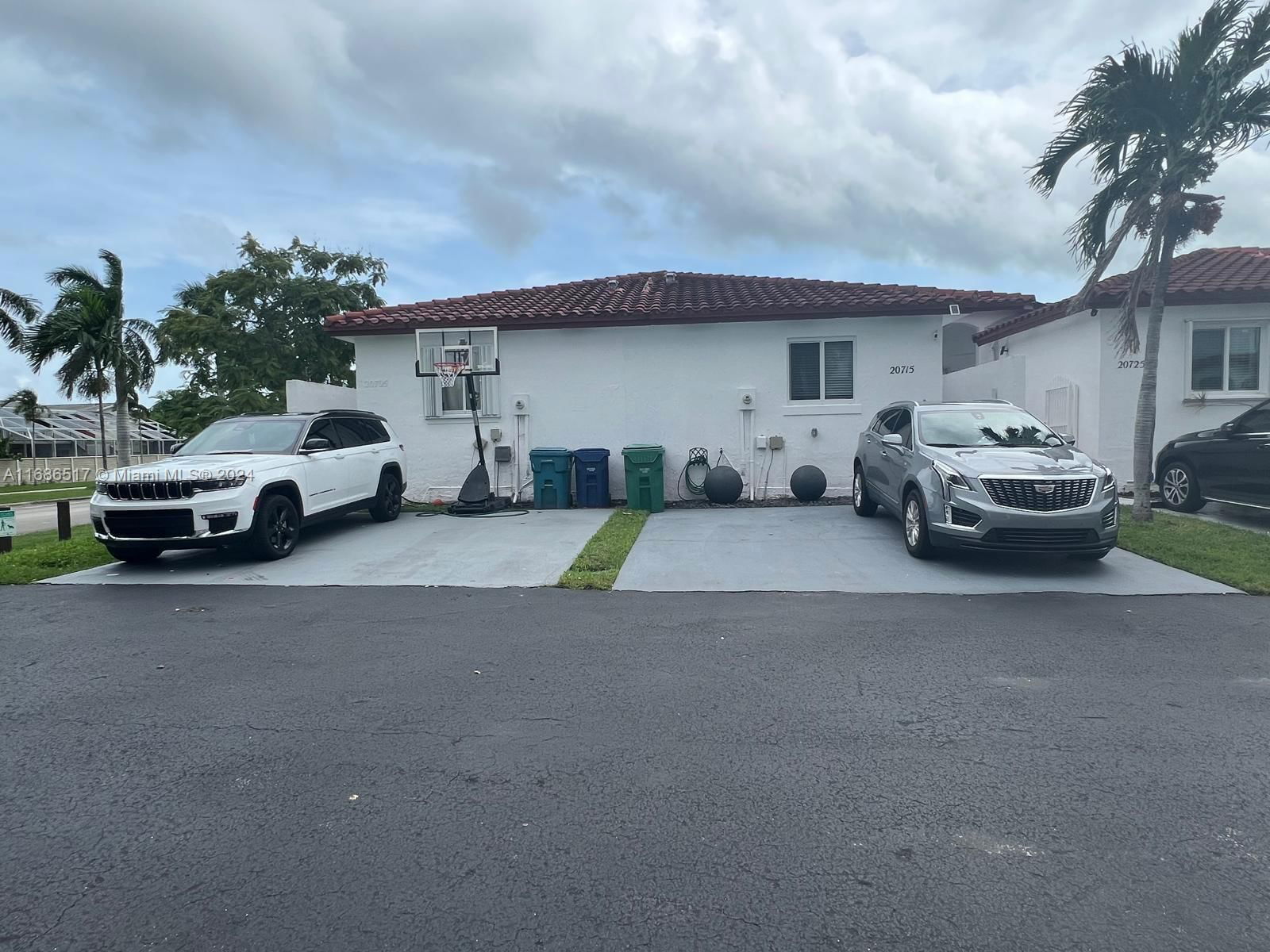 Real estate property located at 20715 81st Ct, Miami-Dade, SAGA BAY TOWNHOMES 1ST AD, Cutler Bay, FL