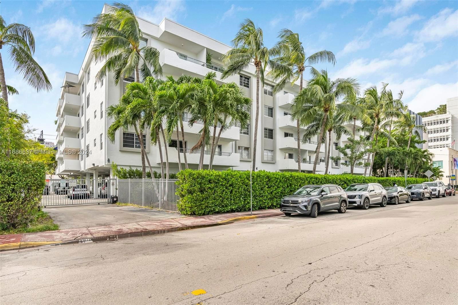 Real estate property located at 1610 Lenox Ave #414, Miami-Dade, LINCOLN PLACE RESIDENCES, Miami Beach, FL