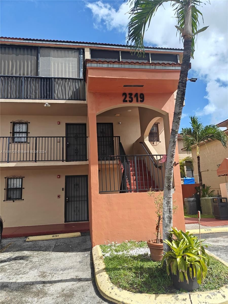 Real estate property located at 2319 60th St D201, Miami-Dade, NATALIE SUITES CONDO, Hialeah, FL