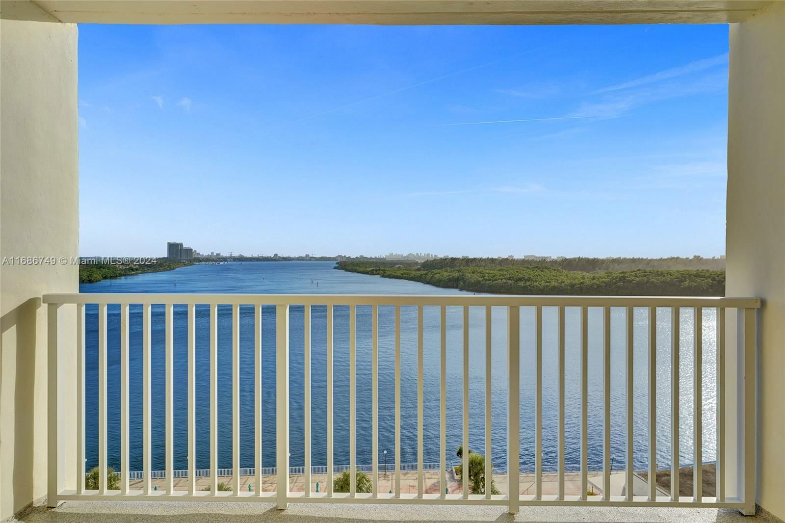 Real estate property located at 300 Bayview Dr #902, Miami-Dade, ARLEN HOUSE CONDO, Sunny Isles Beach, FL