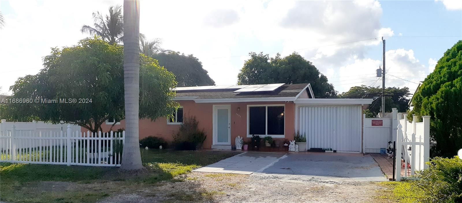 Real estate property located at 4863 44th Ter, Broward, PLAYLAND ISLES, Dania Beach, FL