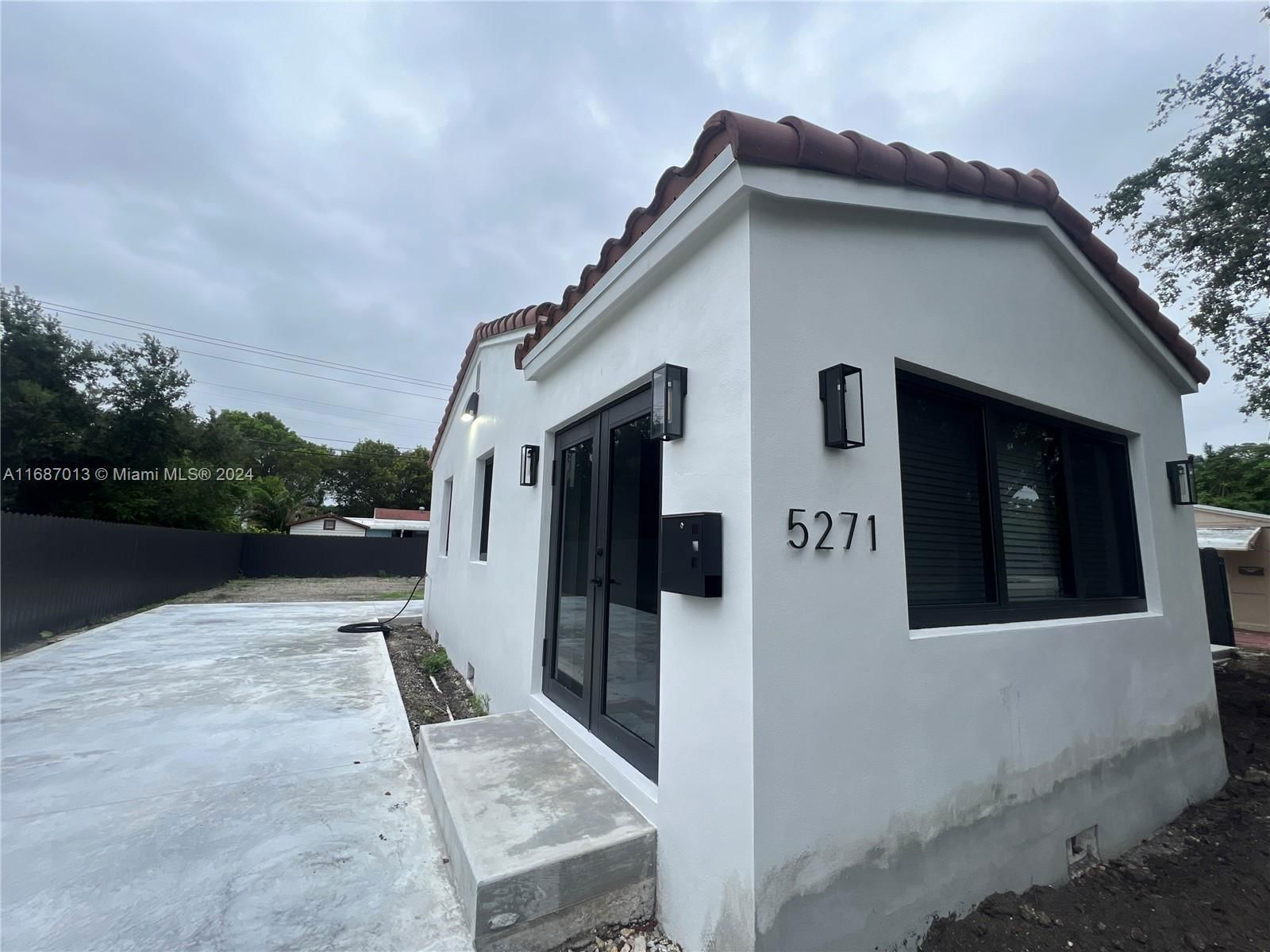 Real estate property located at 5271 5th St, Miami-Dade, HAZELTON PARK, Miami, FL