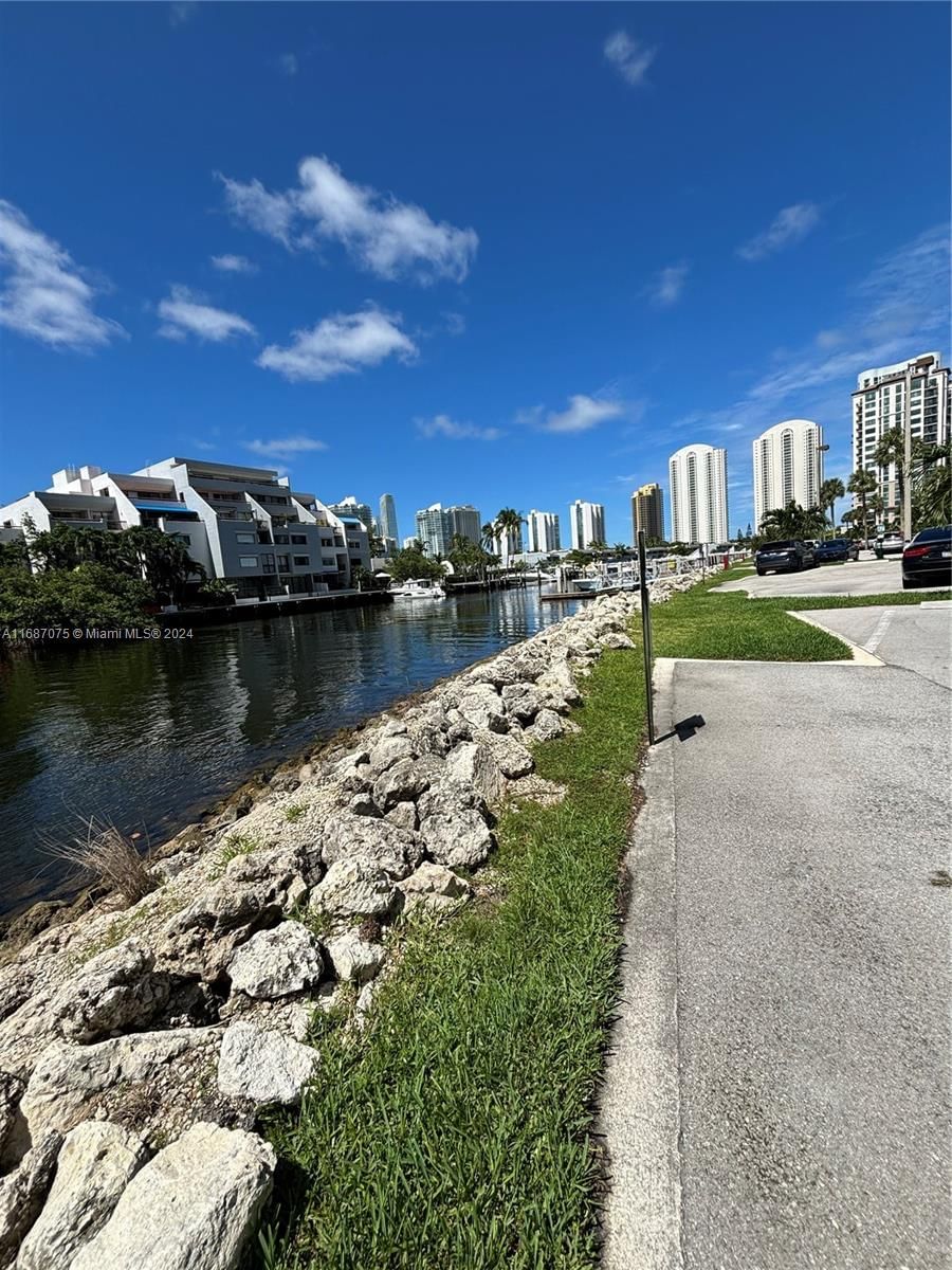 Real estate property located at 400 Kings Point Dr #928, Miami-Dade, COASTAL TOWERS CONDO, Sunny Isles Beach, FL