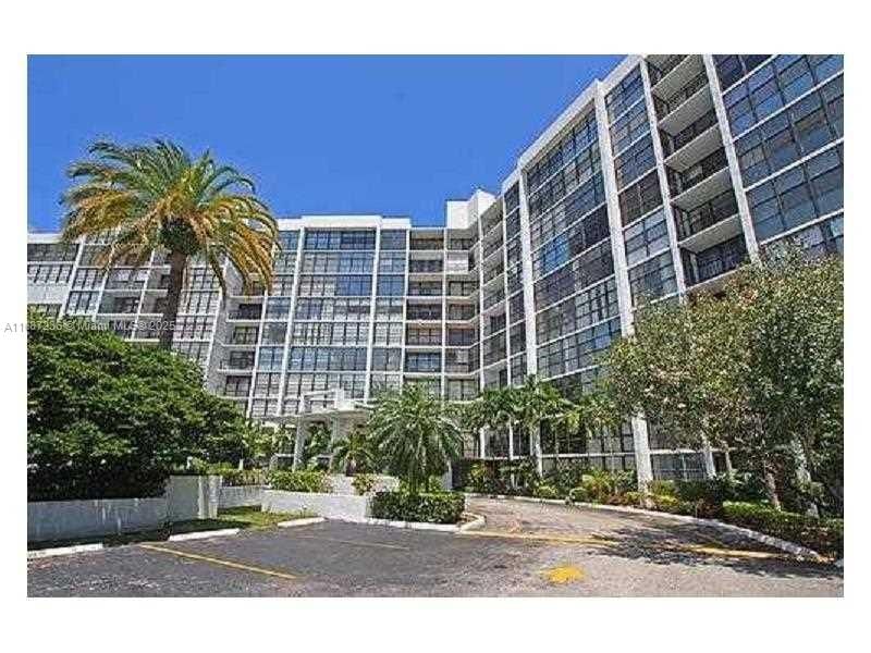 Real estate property located at 800 Parkview Dr #622, Broward, Oceanview Park Condo, Hallandale Beach, FL