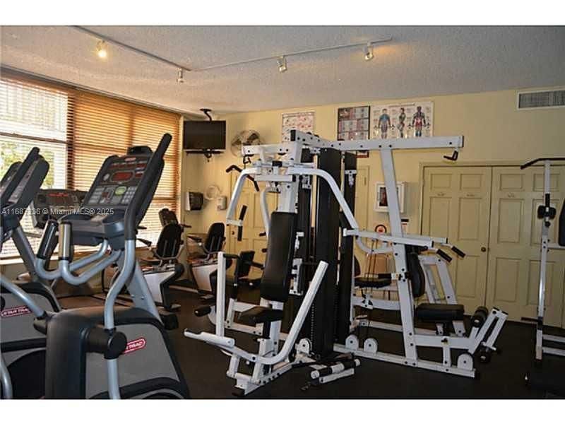 Real estate property located at 800 Parkview Dr #622, Broward, Oceanview Park Condo, Hallandale Beach, FL