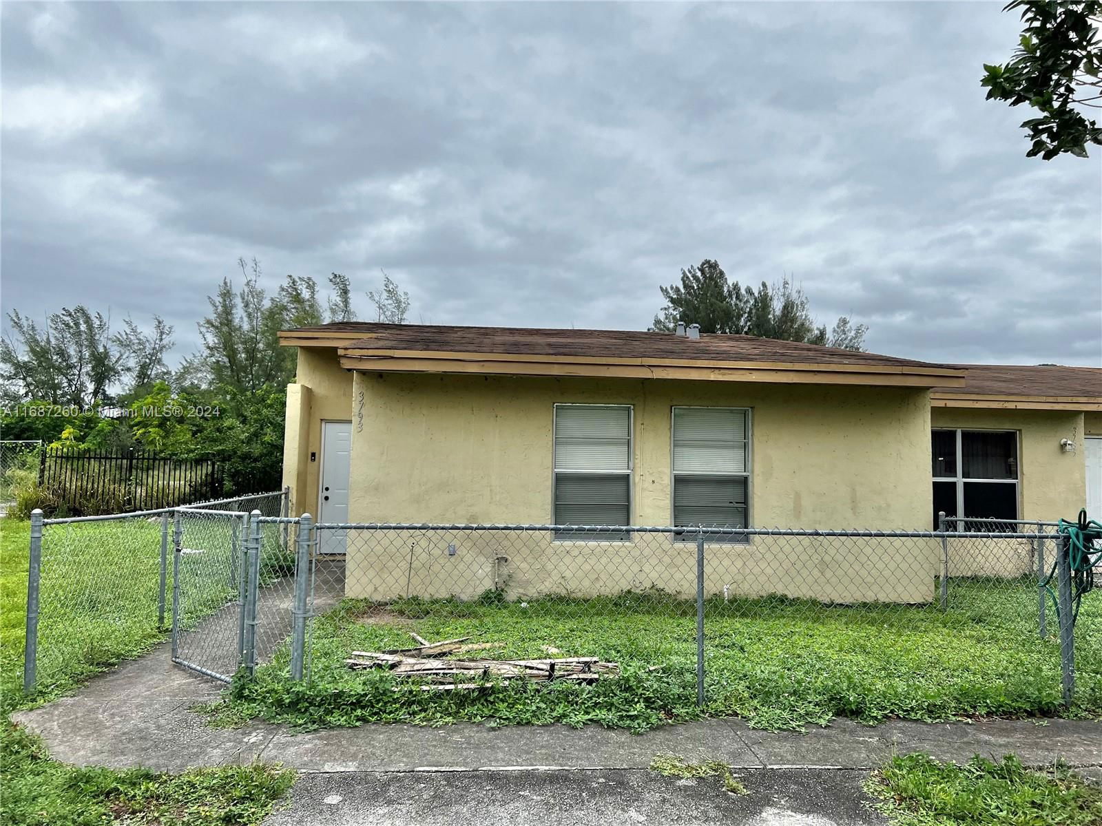 Real estate property located at 3793 213th Ter, Miami-Dade, 1ST ADDN VISTA VERDE TWNH, Miami Gardens, FL