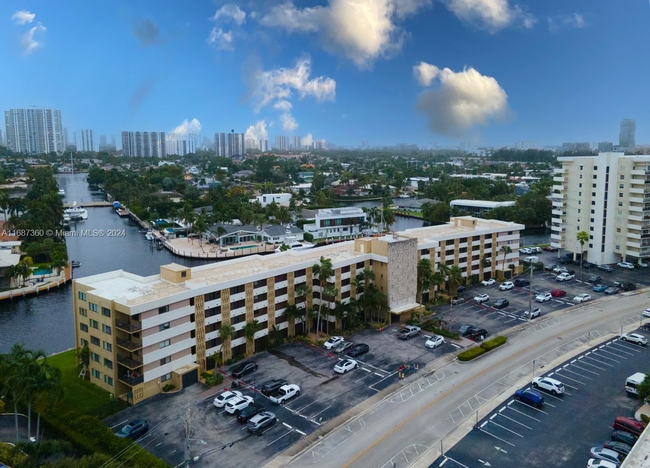 Real estate property located at 301 Golden Isles Dr #502, Broward, YACHT CLUB CONDO (THE), Hallandale Beach, FL