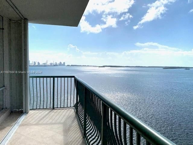 Real estate property located at 1408 Brickell Bay Dr #1009, Miami-Dade, BRICKELL BAY TOWER CONDO, Miami, FL