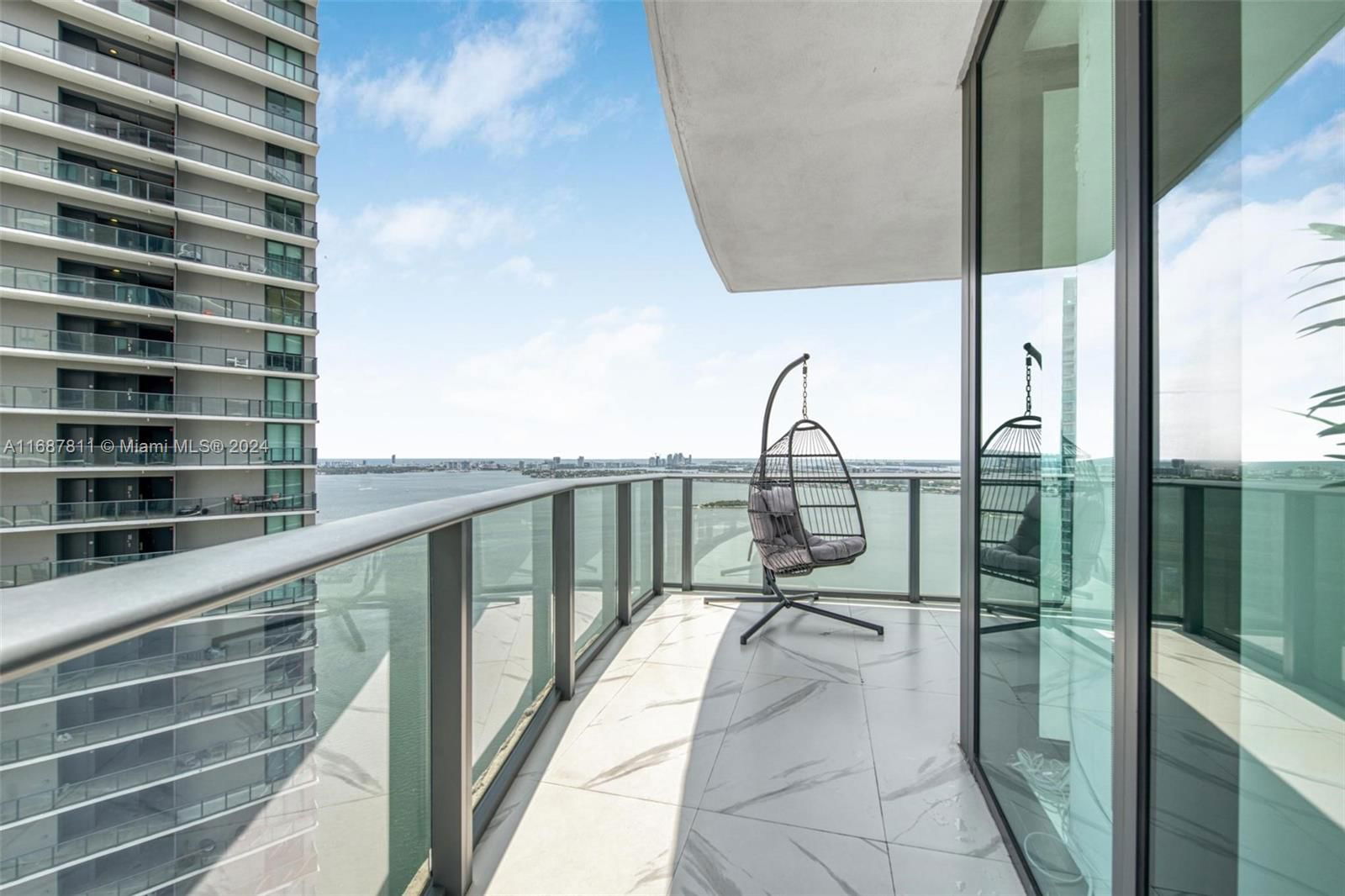 Real estate property located at 650 32nd St #4207, Miami-Dade, PARAISO BAY CONDO, Miami, FL