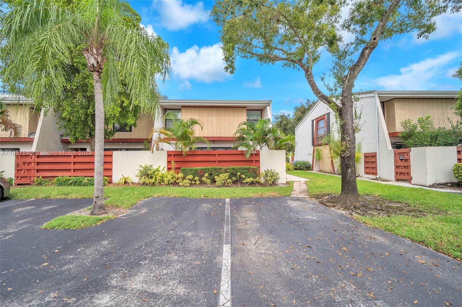 Real estate property located at 3021 Oaktree Ln #280, Broward, FAMILY TOWNHOUSES OF THE, Hollywood, FL