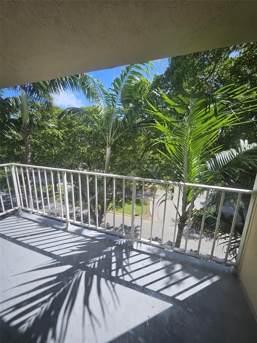 Real estate property located at 1805 Sans Souci Blvd #527, Miami-Dade, BAYVIEW PALMS CONDO, North Miami, FL