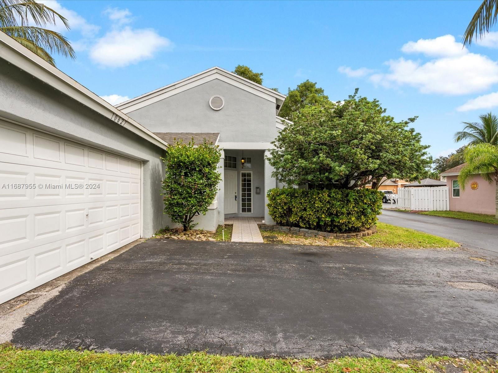 Real estate property located at 10627 Lago Welleby Dr, Broward, WELLEBY NW QUADRANT, Sunrise, FL