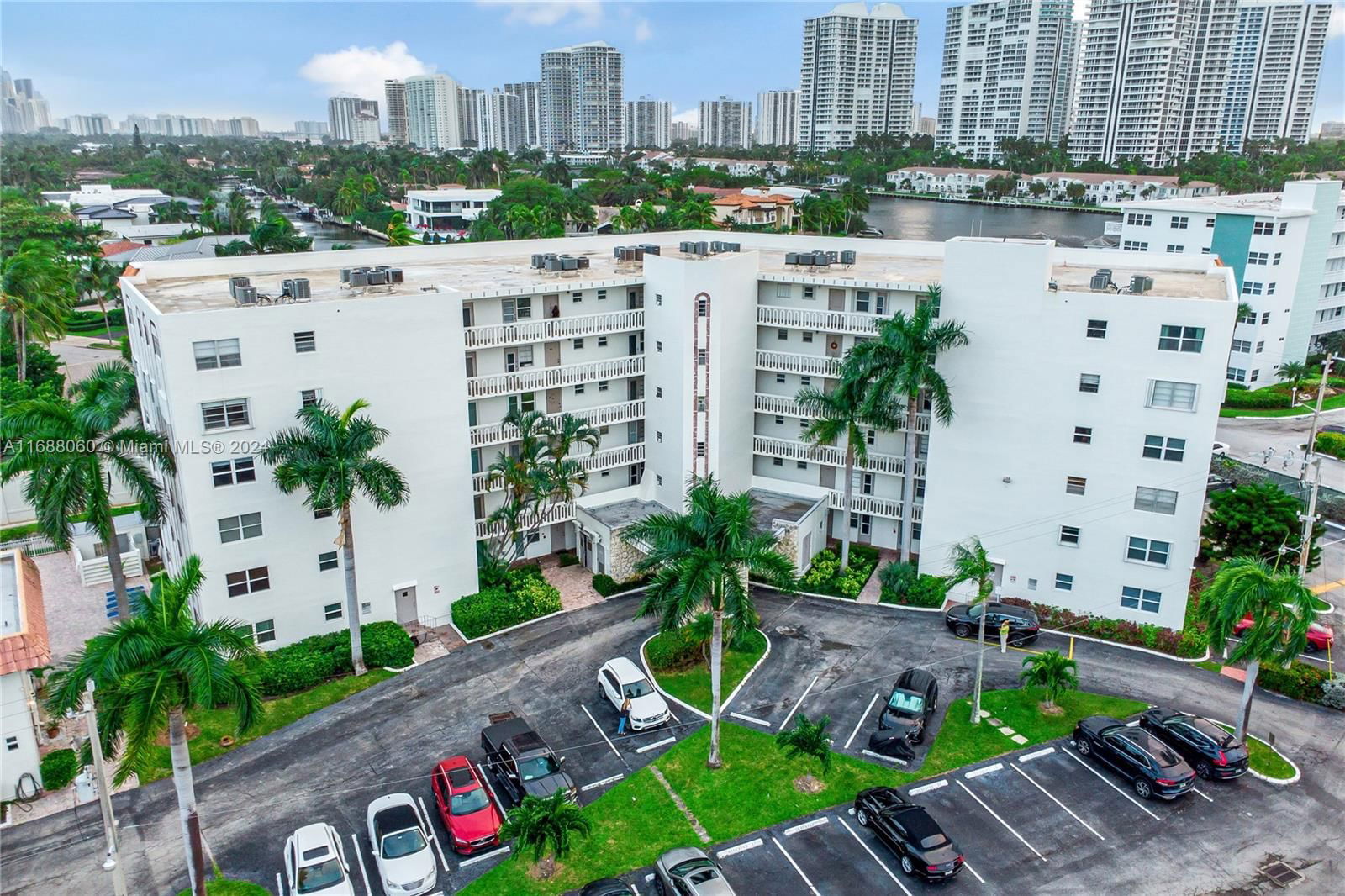 Real estate property located at 3181 Ocean Dr #508, Broward, GOLDEN VIEW CONDO, Hallandale Beach, FL