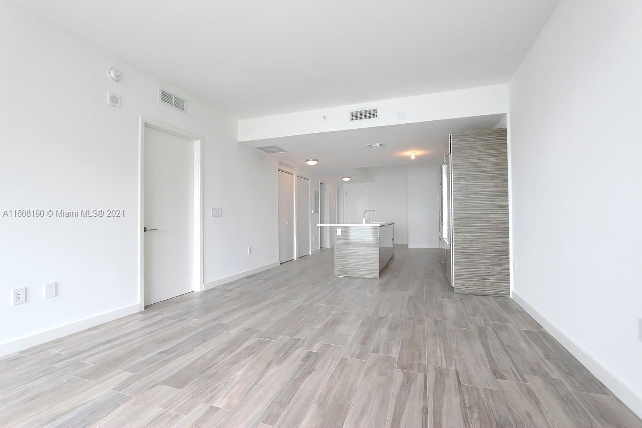 Real estate property located at 460 28th St #504, Miami-Dade, ICON BAY CONDO, Miami, FL