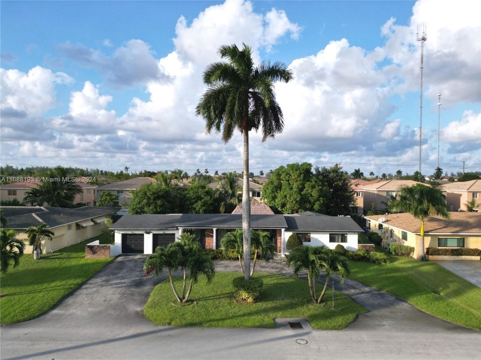 Real estate property located at 801 203rd St, Miami-Dade, NORTH DADE COUNTRY CLUB V, Miami Gardens, FL