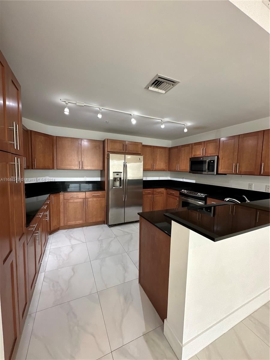 Real estate property located at 8390 72nd Ave #106, Miami-Dade, COLONNADE AT DADELAND SE, Miami, FL