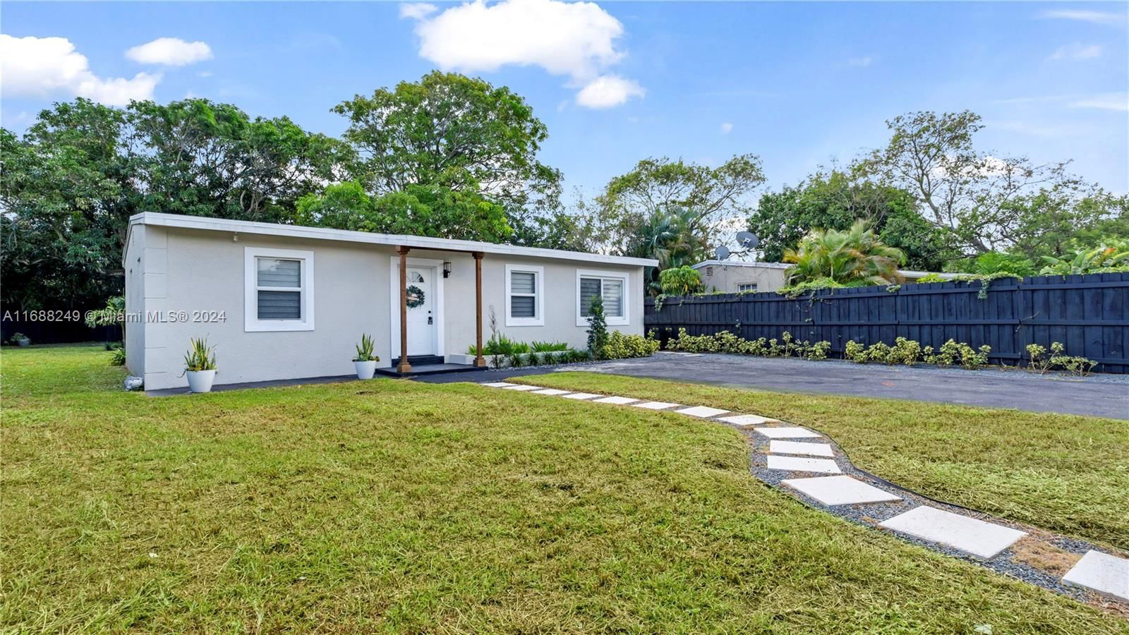 Real estate property located at 1032 11th Pl, Broward, LAUDERDALE MANORS ADD, Fort Lauderdale, FL