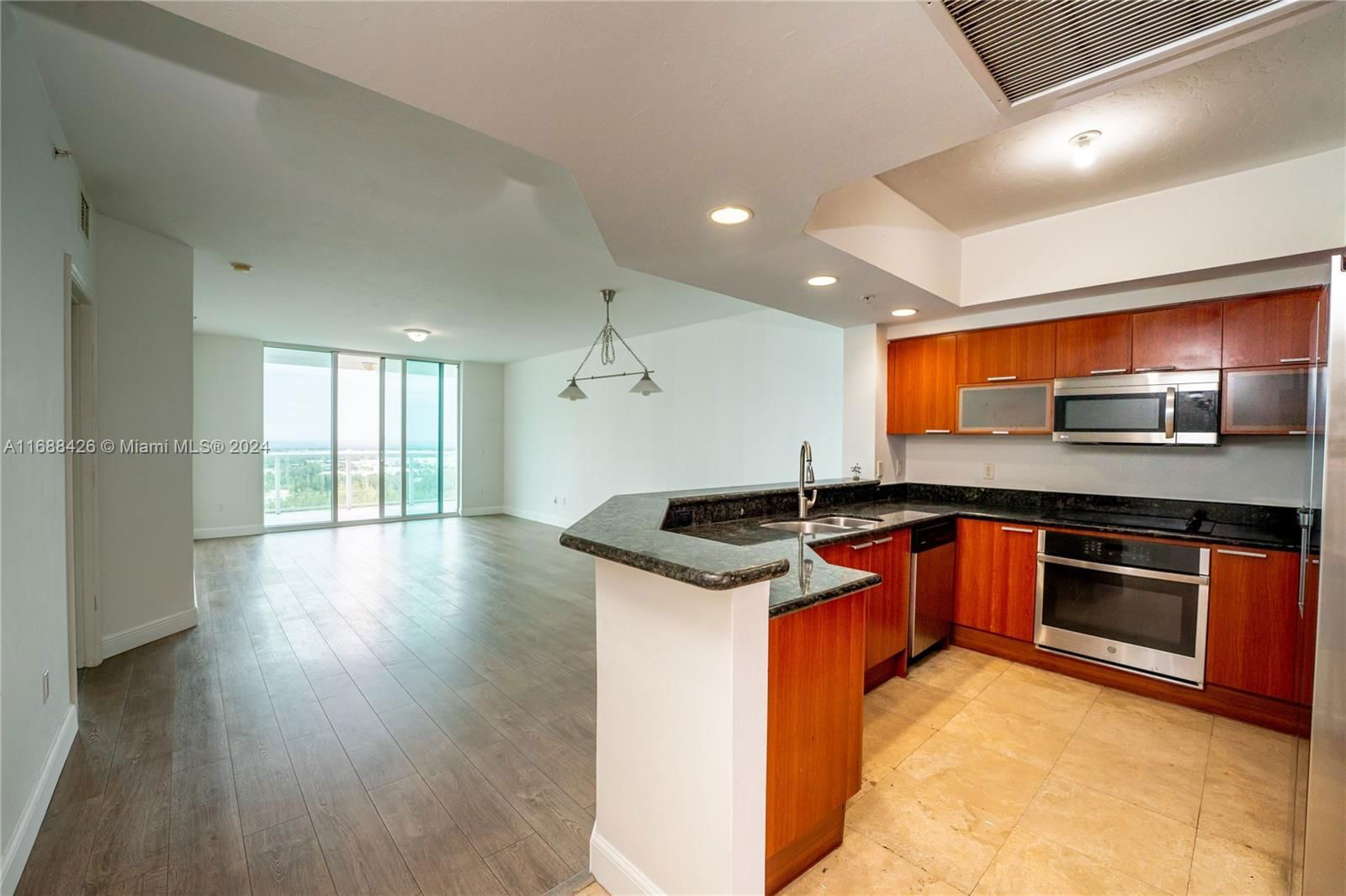 Real estate property located at 15051 Royal Oaks Ln, Miami-Dade, THE OAKS I CONDO, North Miami, FL