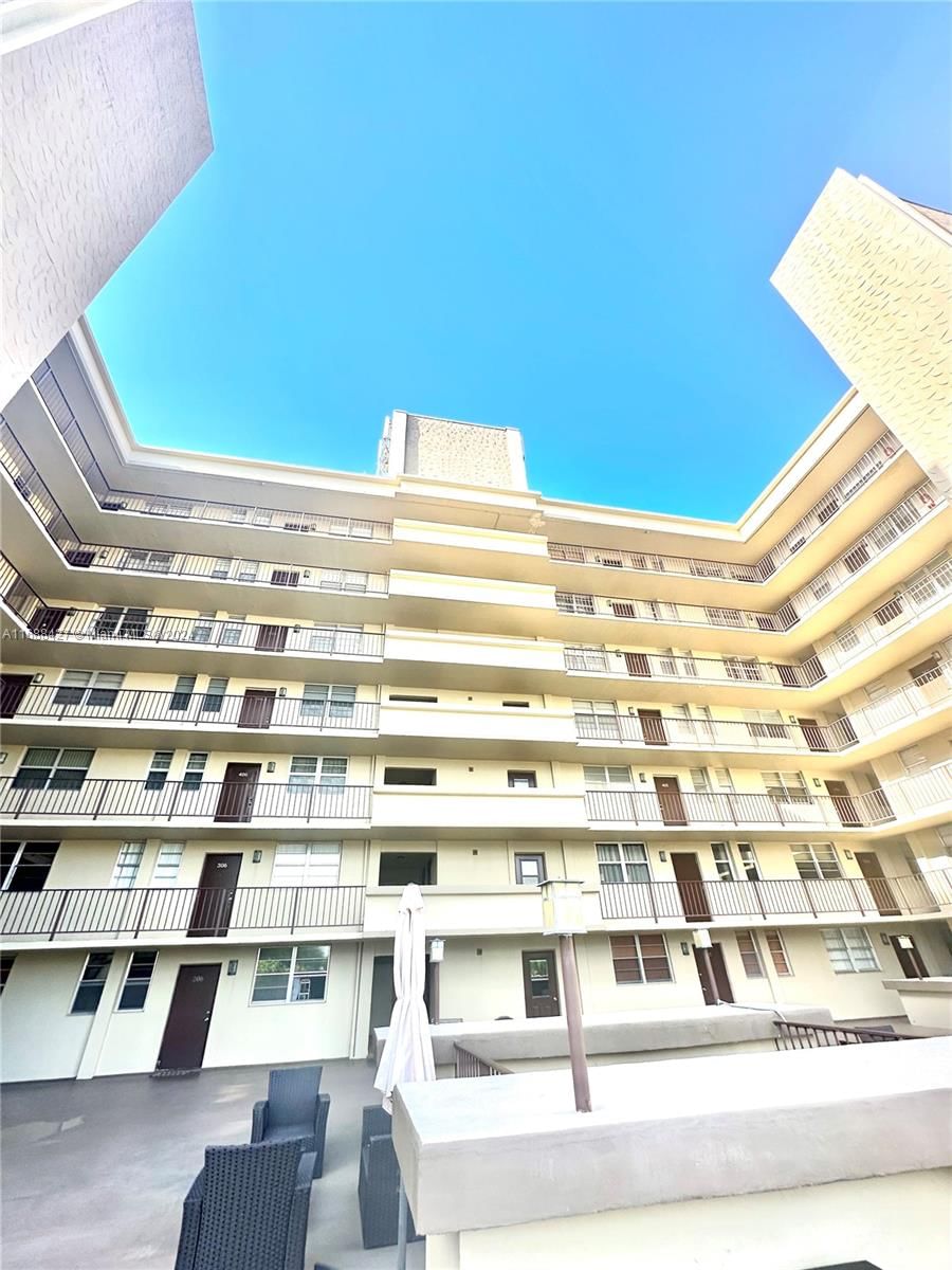 Real estate property located at 1811 Jefferson St #210, Broward, TELSTAR CONDOMINIUM INC, Hollywood, FL