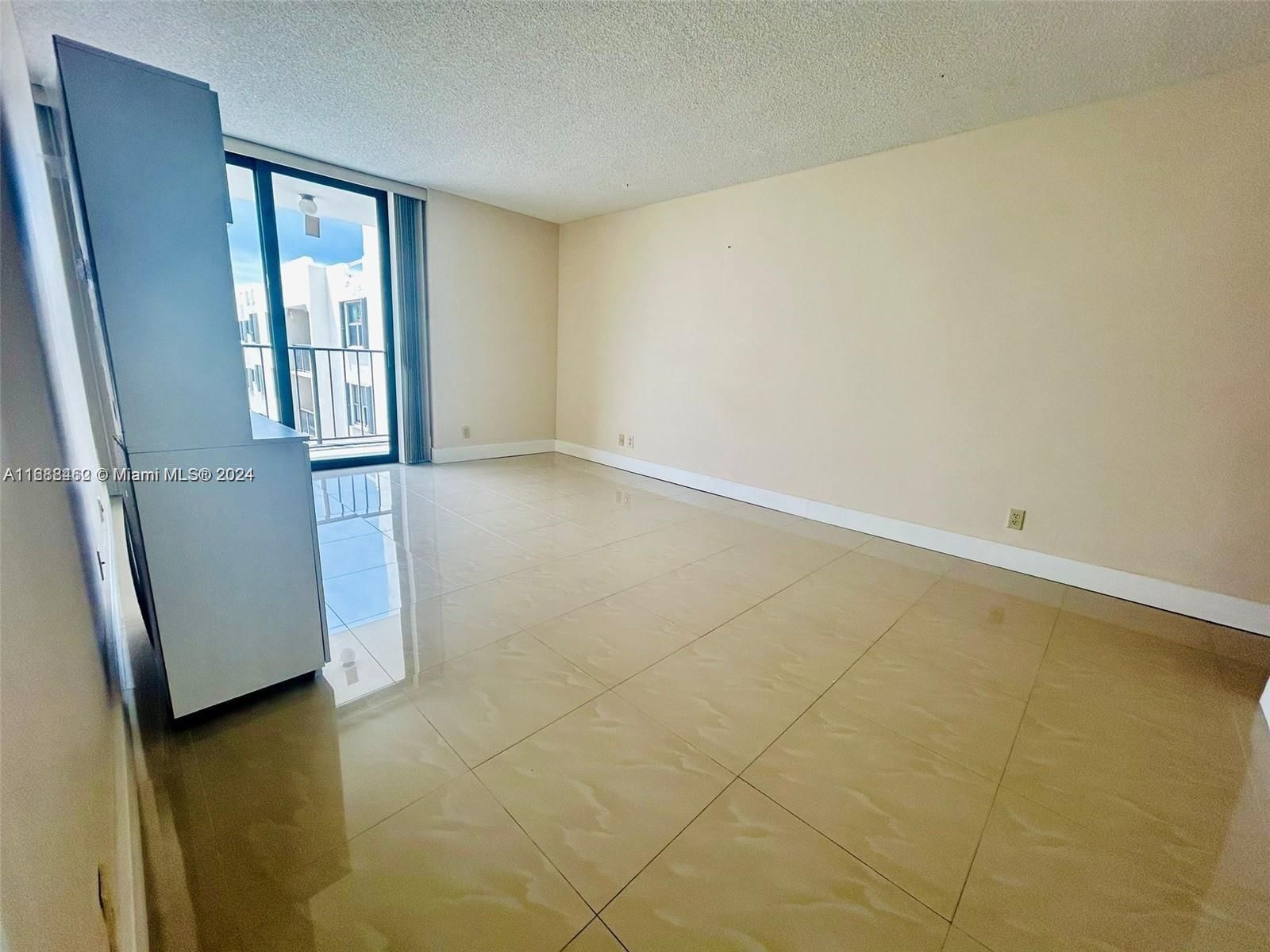 Real estate property located at , Miami-dade, Oceanfront Plaza Condo, Miami Beach, FL