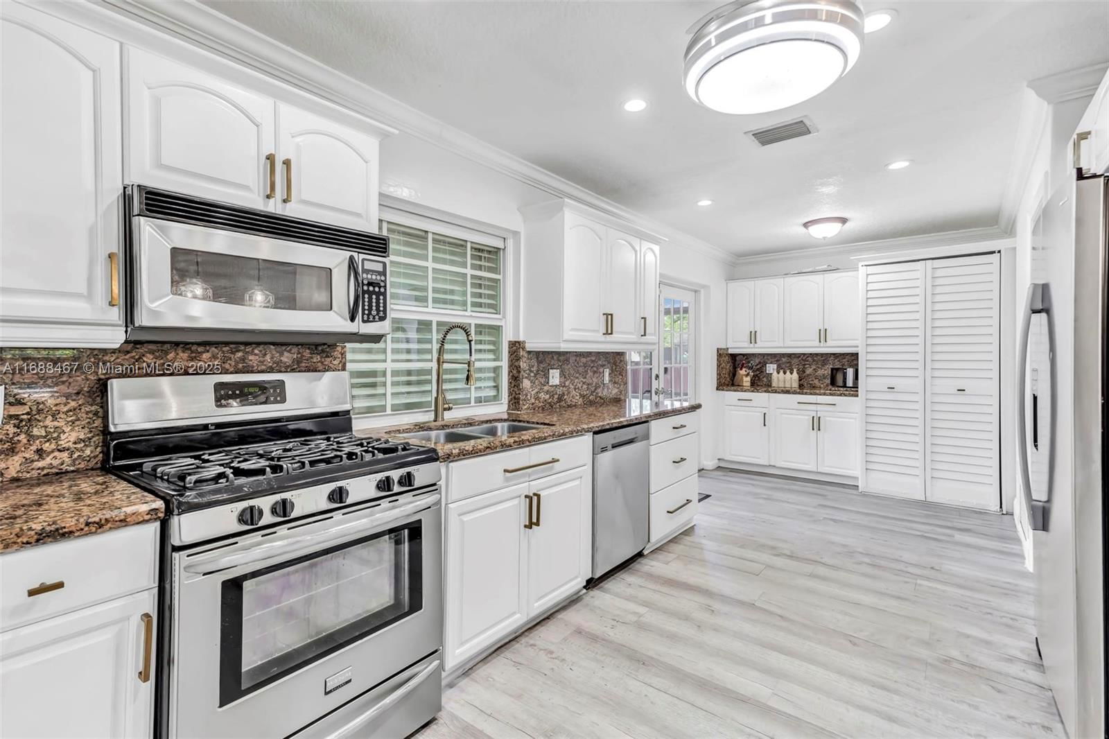 Real estate property located at 12211 29th St, Broward, Sunrise Golf Village Sec, Sunrise, FL
