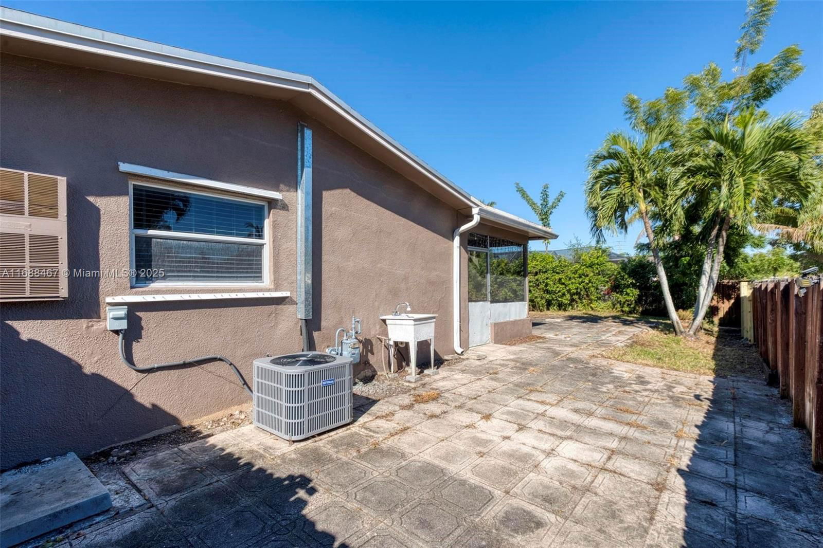 Real estate property located at 12211 29th St, Broward, Sunrise Golf Village Sec, Sunrise, FL