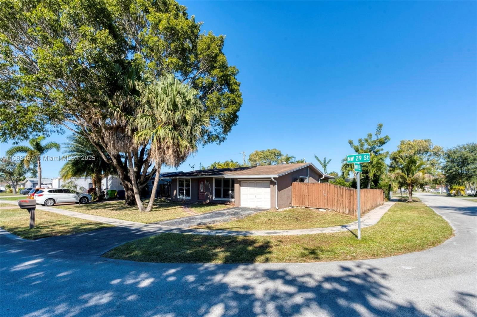 Real estate property located at 12211 29th St, Broward, Sunrise Golf Village Sec, Sunrise, FL
