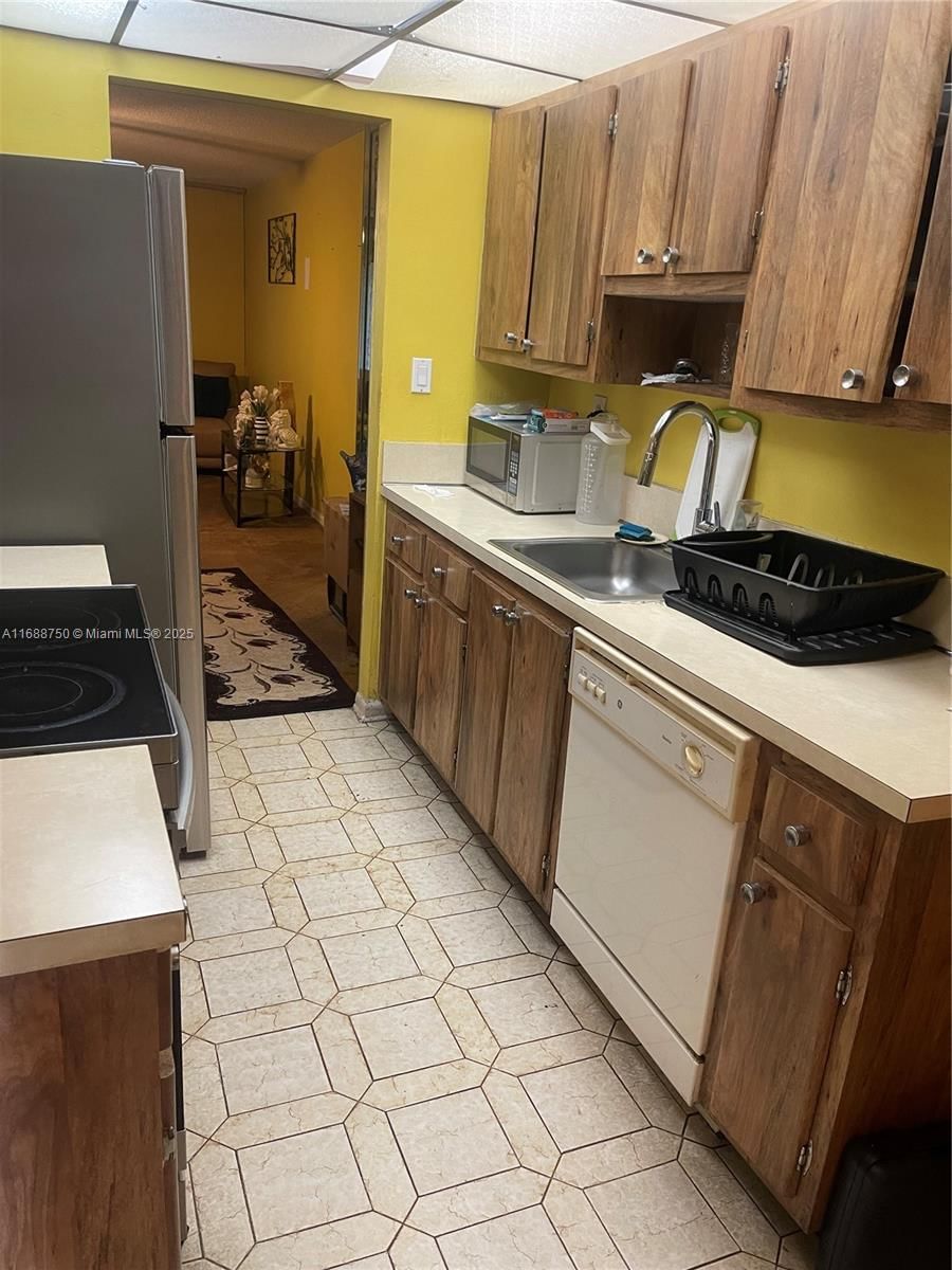 Real estate property located at 3161 47th Ter #301, Broward, Cypress Chase North No 3, Lauderdale Lakes, FL