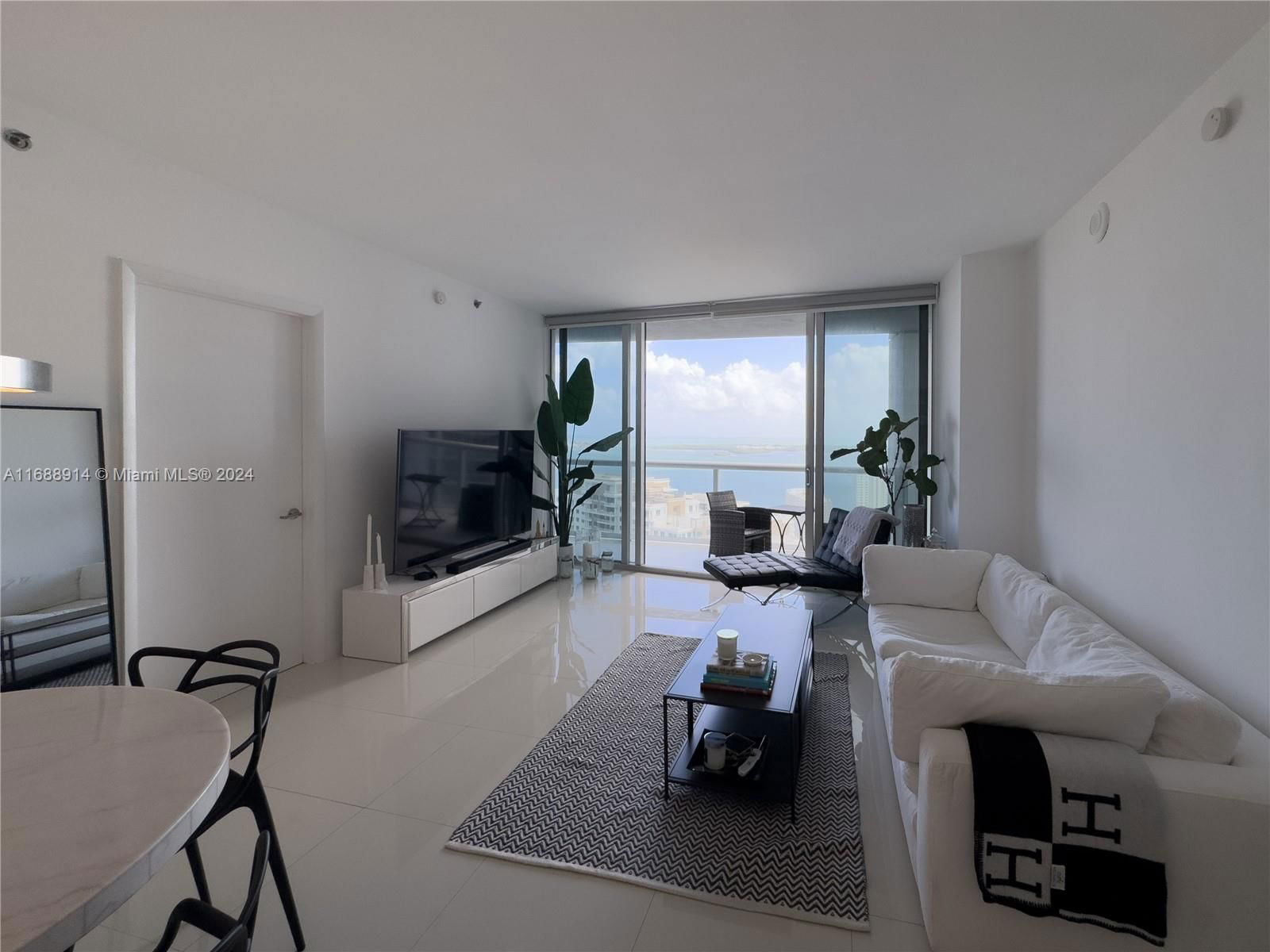 Real estate property located at 475 Brickell Ave #3907, Miami-Dade, ICONBRICKELL CONDO NO 1, Miami, FL