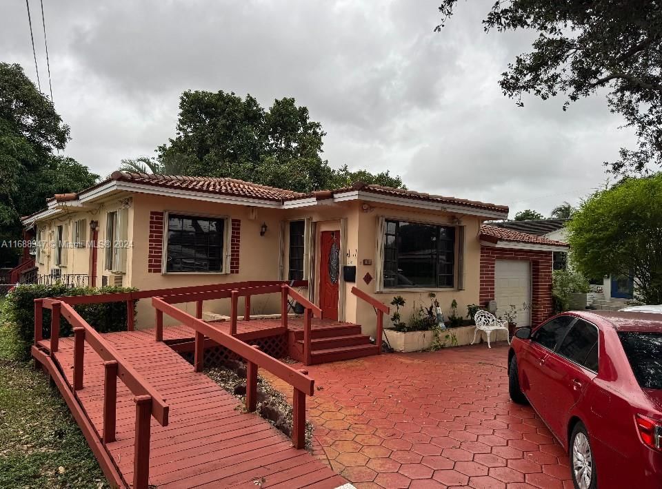 Real estate property located at 164 Navajo St, Miami-Dade, REV PL OF GOLF COURSE ADD, Miami Springs, FL