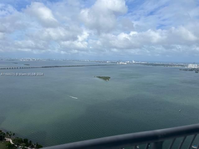 Real estate property located at 1750 Bayshore Dr #5501, Miami-Dade, OPERA TOWER CONDO, Miami, FL