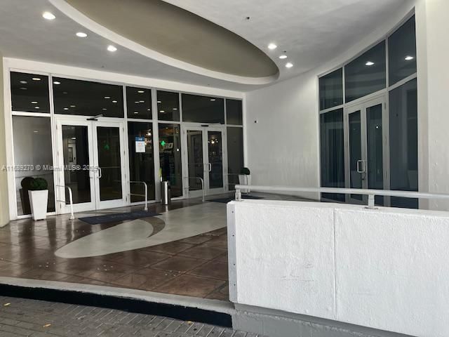Real estate property located at 1750 Bayshore Dr #5501, Miami-dade, Opera Tower Condo, Miami, FL