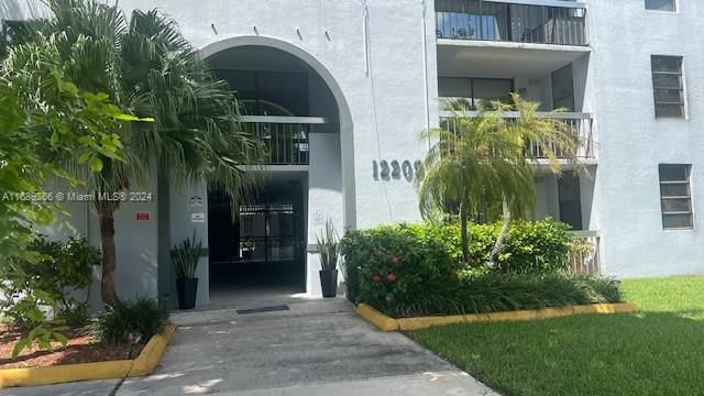 Real estate property located at 12209 14th Ln #1311, Miami-Dade, VISTA DEL LAGO CONDO PH 2, Miami, FL