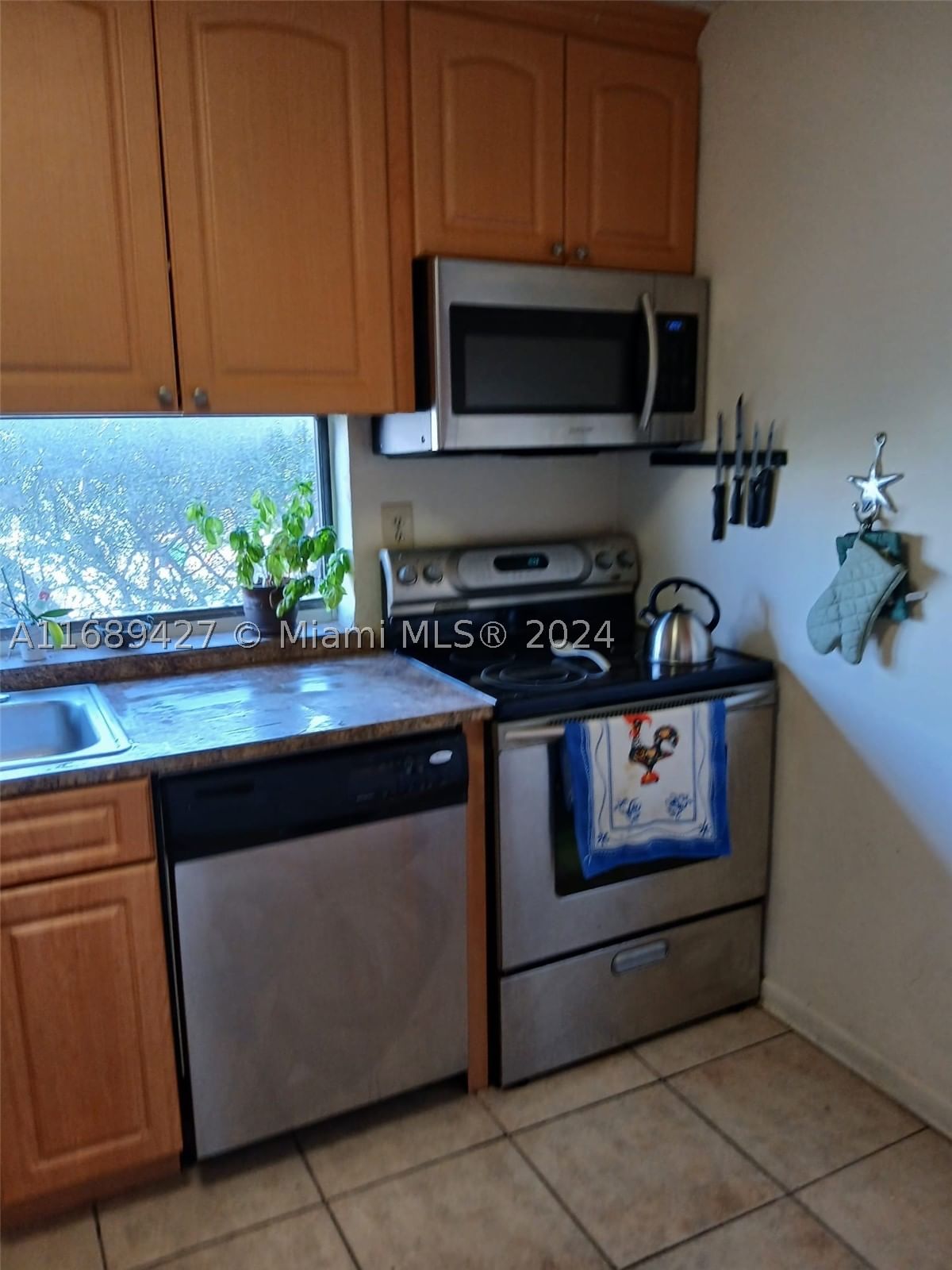Real estate property located at 17021 Bay Rd #412-IV, Miami-dade, Plaza Of Americas Condo P, Sunny Isles Beach, FL