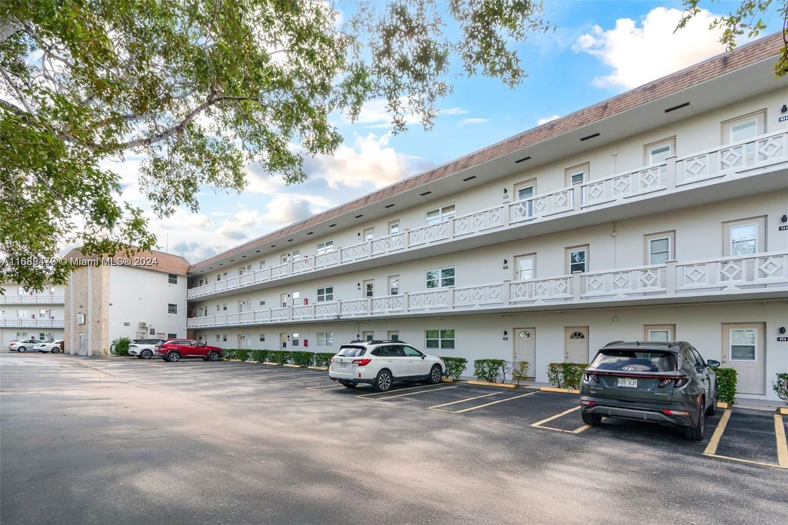 Real estate property located at 4706 36th St #616, Broward, SEAGRAPE GARDENS CONDO, Lauderdale Lakes, FL