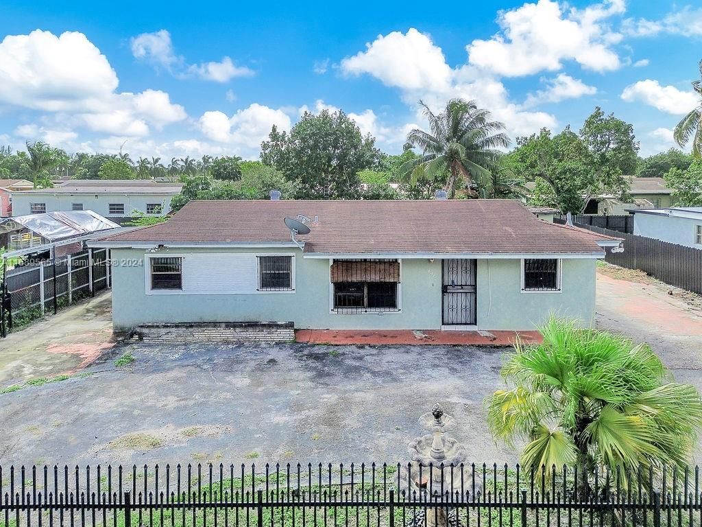 Real estate property located at 4480 201st St, Miami-Dade, CAROL CITY GDNS 1ST ADDN, Miami Gardens, FL